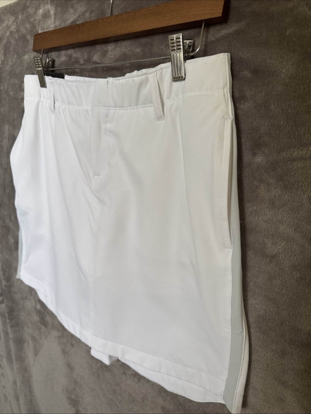 Under Armour UA Driven Woven Golf Skort | White | Women’s Size 8 | NWT